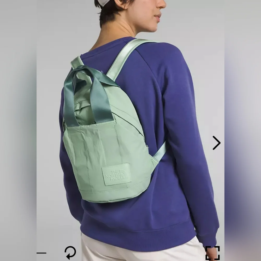 (354) THE NORTH FACE Never Stop Mini Backpack